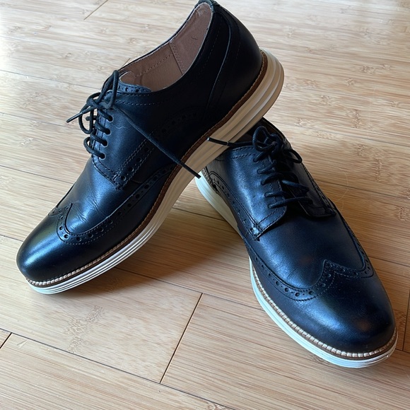 Cole Haan Men's Original Grand Shortwing Oxford Shoe, Black/White, size 10 1/2 M - Picture 9 of 11